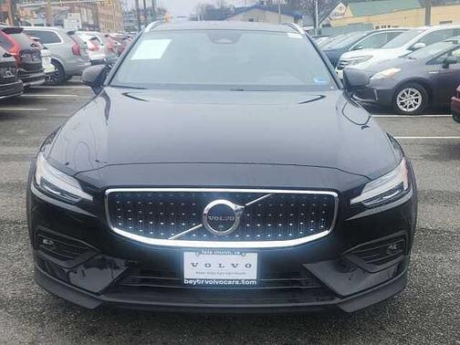 2025 Volvo V60 Cross Country Plus