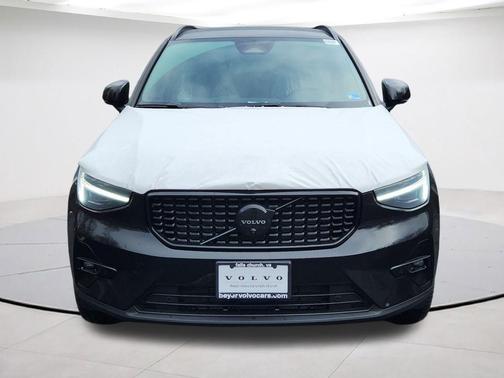 Ultra Black 2026 Volvo XC40 B5 Ultra Black Edition