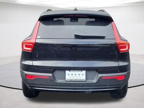 Ultra Black 2026 Volvo XC40 B5 Ultra Black Edition