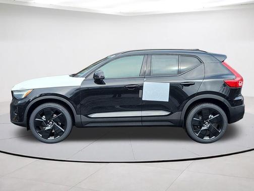 Ultra Black 2026 Volvo XC40 B5 Ultra Black Edition