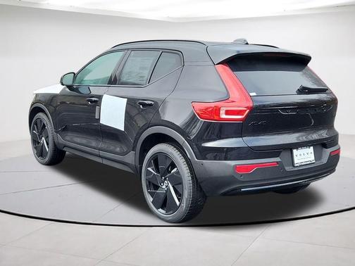 Ultra Black 2026 Volvo XC40 B5 Ultra Black Edition