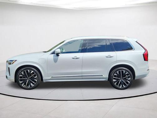 Crystal White Pearl 2026 Volvo XC90 Plug-In Hybrid T8 Ultra 7-Seater