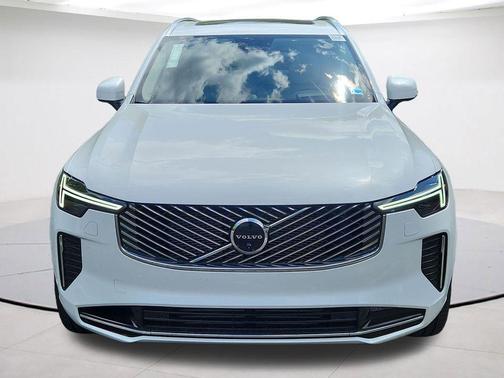 Crystal White Pearl 2026 Volvo XC90 Plug-In Hybrid T8 Ultra 7-Seater