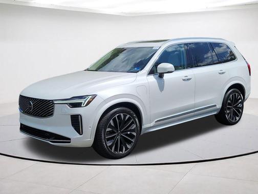 Crystal White Pearl 2026 Volvo XC90 Plug-In Hybrid T8 Ultra 7-Seater