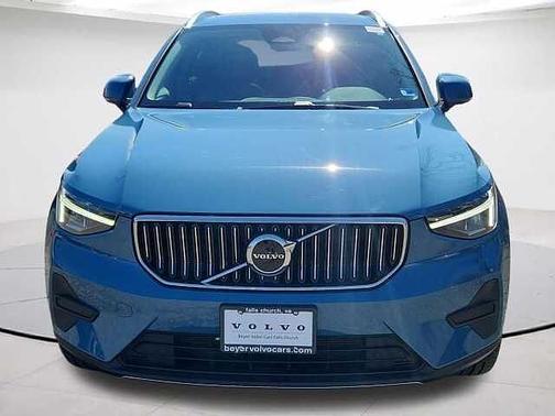 2025 Volvo XC40 Core