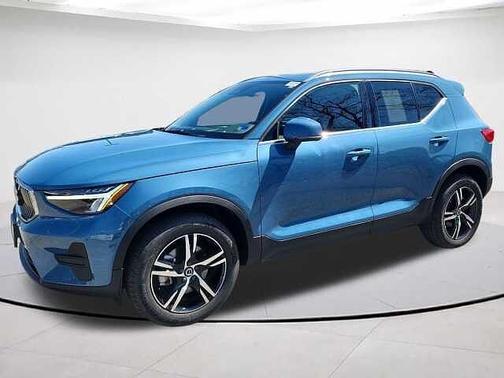 2025 Volvo XC40 Core