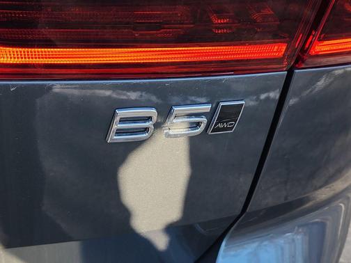 Forest Green 2026 Volvo XC60 B5 Ultra