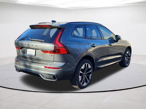 Forest Green 2026 Volvo XC60 B5 Ultra