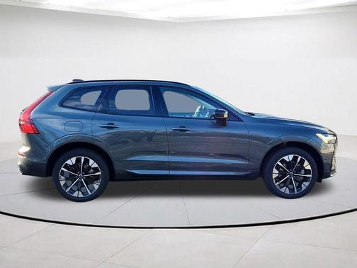 Forest Green 2026 Volvo XC60 B5 Ultra