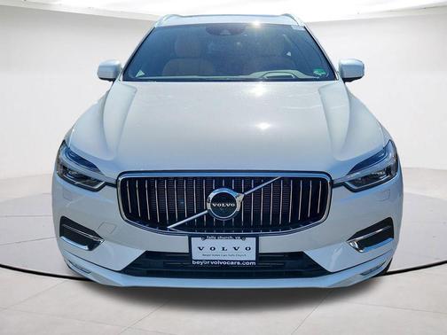 Crystal White Metallic 2018 Volvo XC60 T5 Inscription