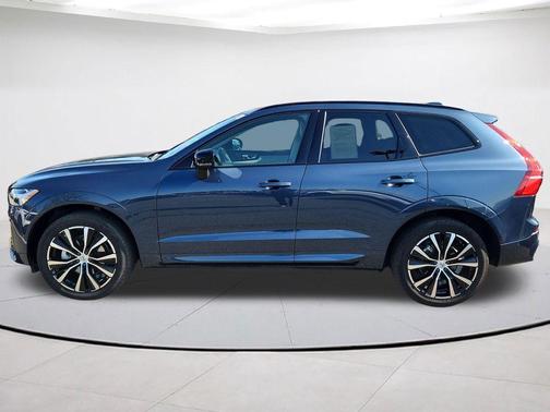 2023 Volvo XC60 B5 Ultimate Dark Theme