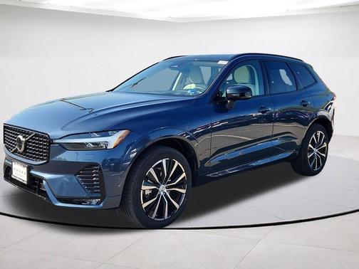 2023 Volvo XC60 B5 Ultimate Dark Theme