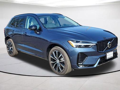 2023 Volvo XC60 B5 Ultimate Dark Theme