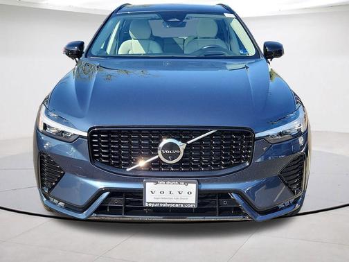 2023 Volvo XC60 B5 Ultimate Dark Theme