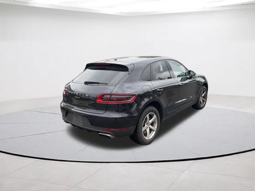 Black 2018 Porsche Macan