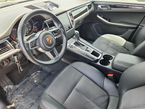 Black 2018 Porsche Macan