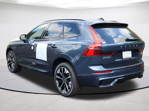 Denim Blue Metallic 2026 Volvo XC60 Plug-In Hybrid T8 Plus