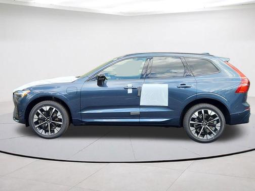 Denim Blue Metallic 2026 Volvo XC60 Plug-In Hybrid T8 Plus