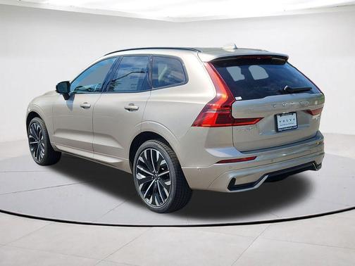Bright 2026 Volvo XC60 B5 Ultra