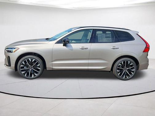 Bright 2026 Volvo XC60 B5 Ultra