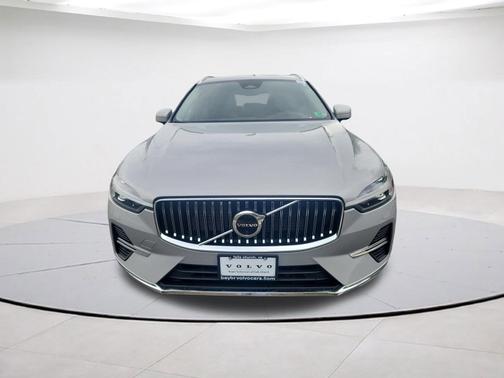 2023 Volvo XC60 B5 FWD Plus Bright