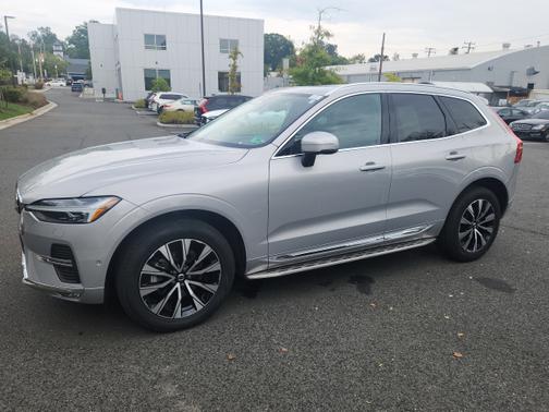 2023 Volvo XC60 B5 FWD Plus Bright
