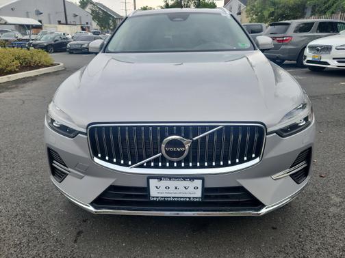 2023 Volvo XC60 B5 FWD Plus Bright