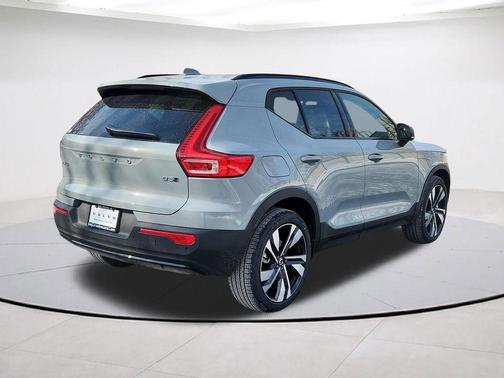 Gray Metallic 2026 Volvo XC40 B5 Ultra