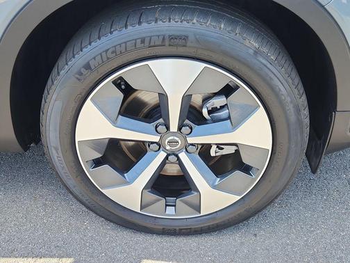 Gray Metallic 2023 Volvo XC40 B5 Ultimate Bright Theme
