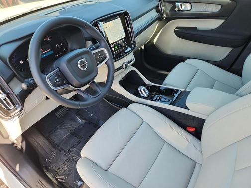 2026 Volvo XC40 B5 Plus