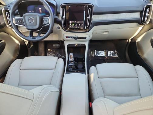 2026 Volvo XC40 B5 Plus