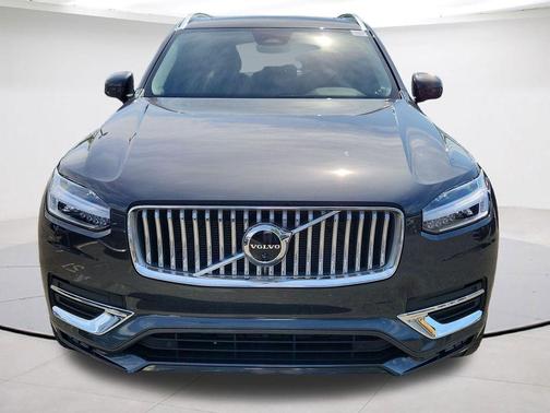 Platinum Gray Metallic 2023 Volvo XC90 B5 Plus