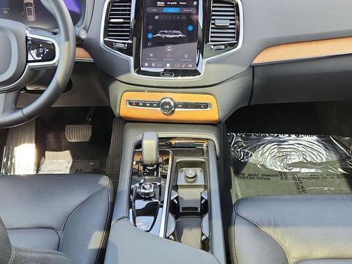 Platinum Gray Metallic 2023 Volvo XC90 B5 Plus
