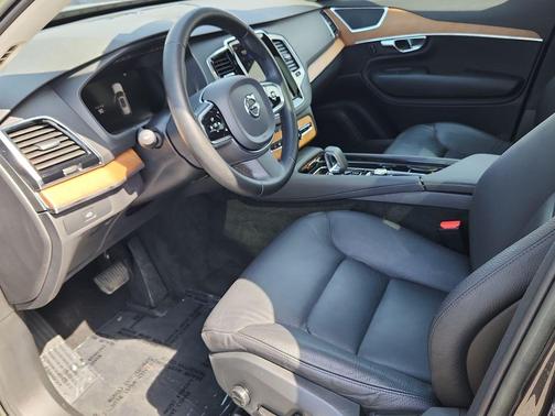 Platinum Gray Metallic 2023 Volvo XC90 B5 Plus