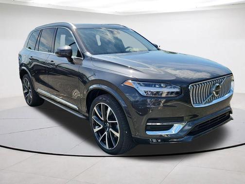 Platinum Gray Metallic 2023 Volvo XC90 B5 Plus