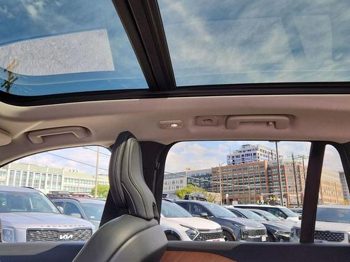 Platinum Gray Metallic 2023 Volvo XC90 B5 Plus