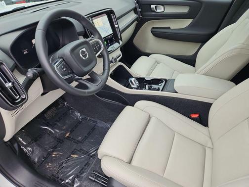 Crystal White 2026 Volvo XC40 B5 Plus