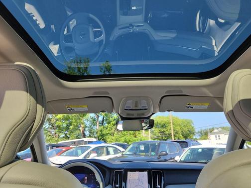 Onyx Black Metallic 2024 Volvo XC60 B5 Plus Dark Theme