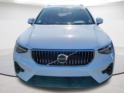 Cloud 9 White 2025 Volvo XC40 B5 Plus Bright Theme