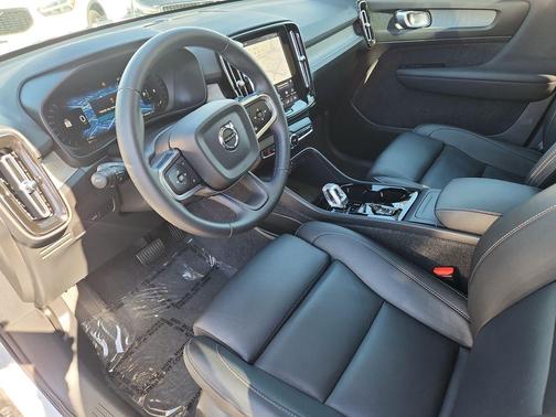 Cloud 9 White 2025 Volvo XC40 B5 Plus Bright Theme