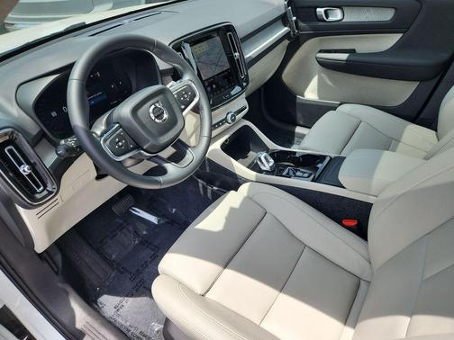 Cloud 9 White 2025 Volvo XC40 B5 Plus Bright Theme