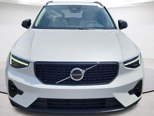 Cloud 9 White 2025 Volvo XC40 B5 Plus Bright Theme