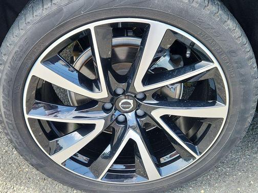 Denim Blue Metallic 2023 Volvo XC90 B6 Plus 6-Seater