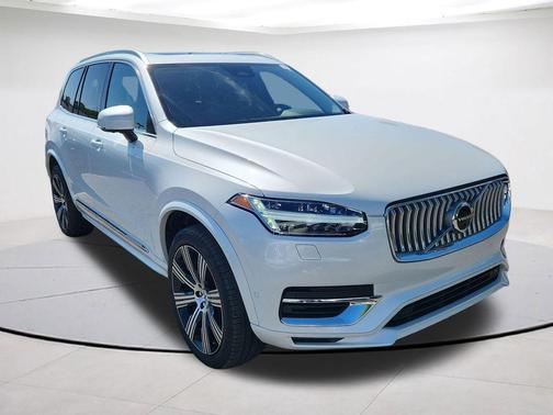 Crystal White 2023 Volvo XC90 Recharge Plug-In Hybrid T8 Plus Bright Theme 7 Passenger