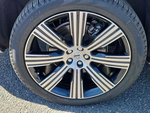 Crystal White 2023 Volvo XC90 Recharge Plug-In Hybrid T8 Plus Bright Theme 7 Passenger