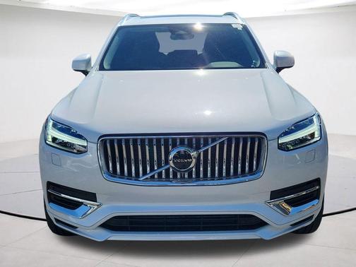 Crystal White 2023 Volvo XC90 Recharge Plug-In Hybrid T8 Plus Bright Theme 7 Passenger