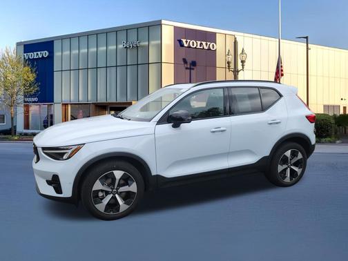2025 Volvo XC40 B5 Plus Dark Theme