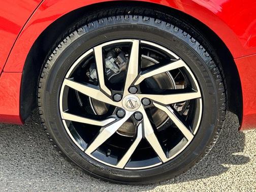 Fusion Red Metallic 2020 Volvo S60 T5 Momentum