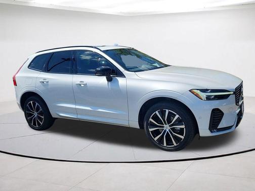 Crystal White Metallic 2024 Volvo XC60 B5 Plus Dark Theme