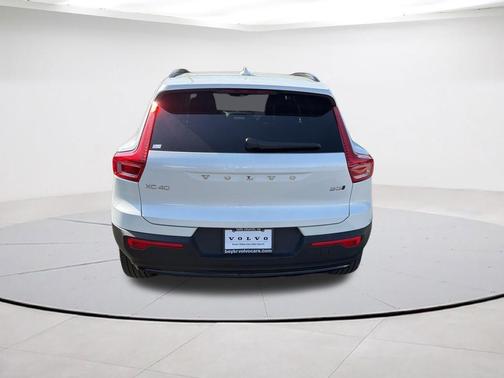 Crystal White Pearl 2025 Volvo XC40 B5 Plus Dark Theme